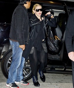 20131014-pictures-madonna-jfk-airport-new-york-05