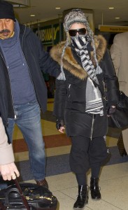 20140122-pictures-madonna-new-york-jfk-airport-03
