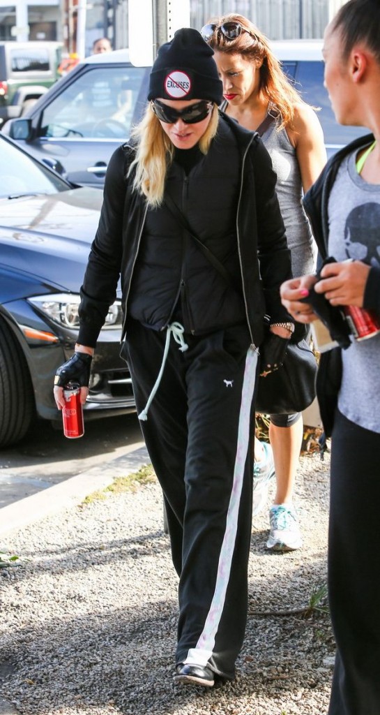 20140126-pictures-madonna-out-and-about-los-angeles-01
