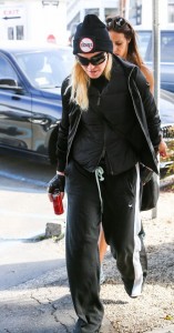 20140126-pictures-madonna-out-and-about-los-angeles-10