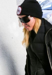20140126-pictures-madonna-out-and-about-los-angeles-11