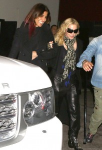 20140131-pictures-madonna-out-and-about-los-angeles-restaurant-01