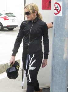 20140418-pictures-madonna-out-and-about-los-angeles-22