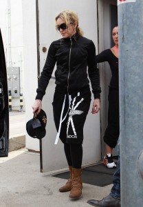 20140418-pictures-madonna-out-and-about-los-angeles-23