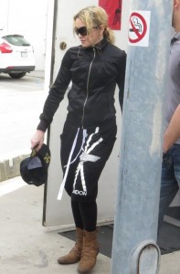 20140418-pictures-madonna-out-and-about-los-angeles-25