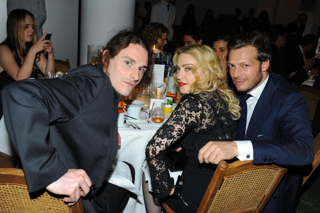 20140514-pictures-madonna-party-garden-moma-new-york-01