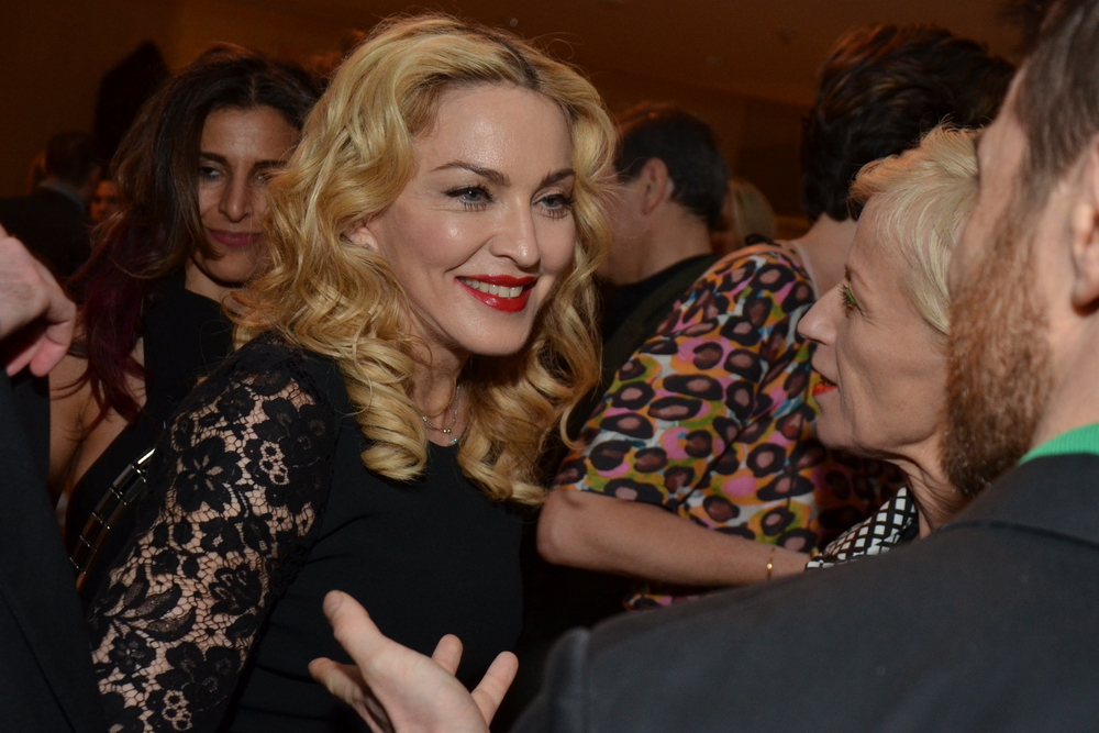 20140514-pictures-madonna-party-garden-moma-new-york-02