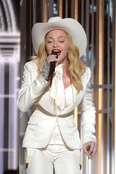 Jason Miller ve Yawar Charlie, Madonna'nın Same Love & Open Your Heart performansı esnasında evlendi.