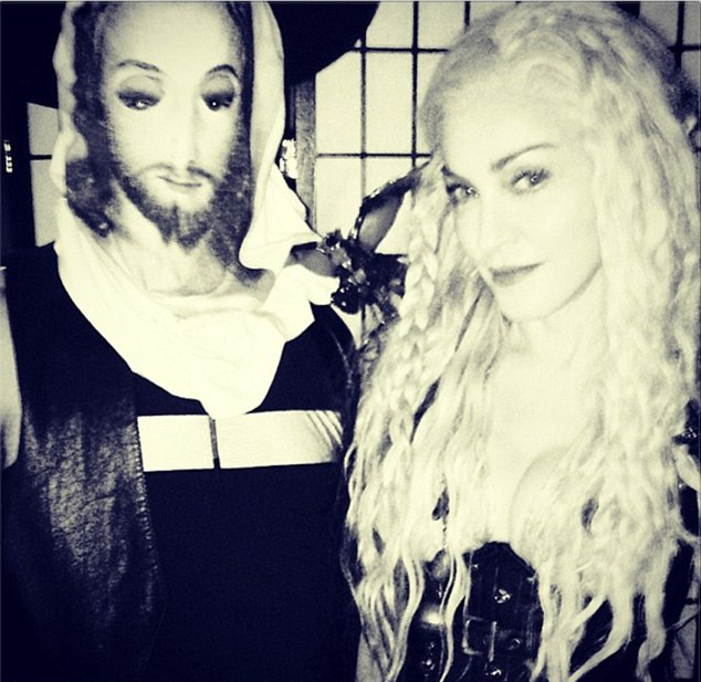 Madonna-purim_party-2014-picture-10