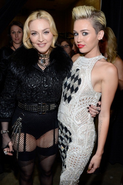 Madonna ve Miley Cyrus-Billboard-Music-awards-Backstage
