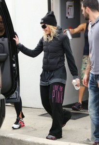 madonna-out-and-about-los-angeles-02