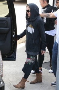 madonna-out-and-about-los-angeles-05