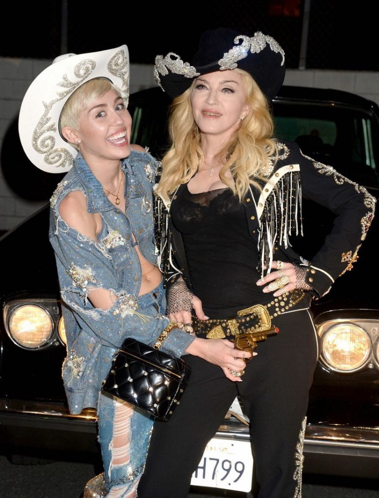 Miley Cyrus Madonna'yı taklit etmeye çalışmıyorum. Onunla benzer bir özgürlük anlayışı için çabalıyoruz.